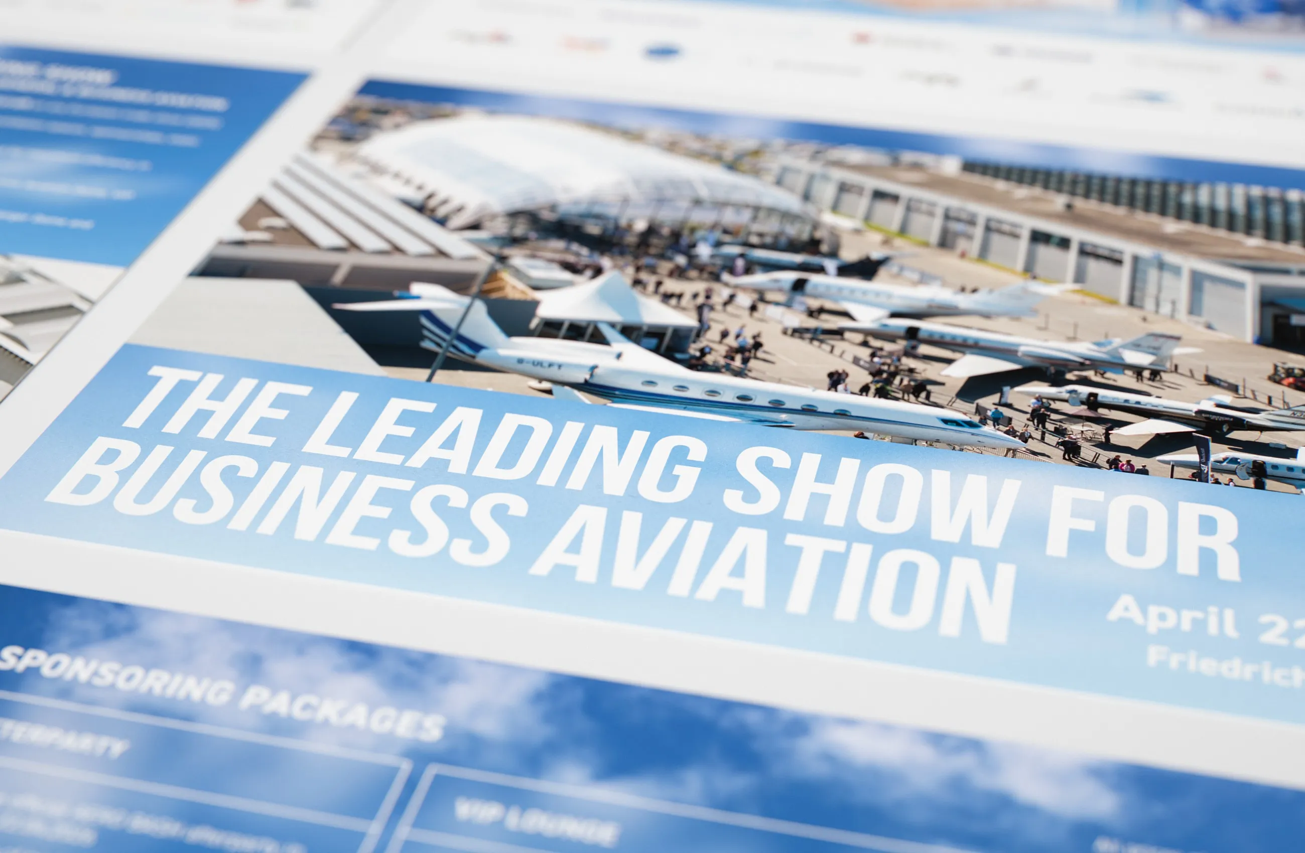 Titelseite der Präsentation in der Nahaufnahme: The Leading Show for Business Aviation