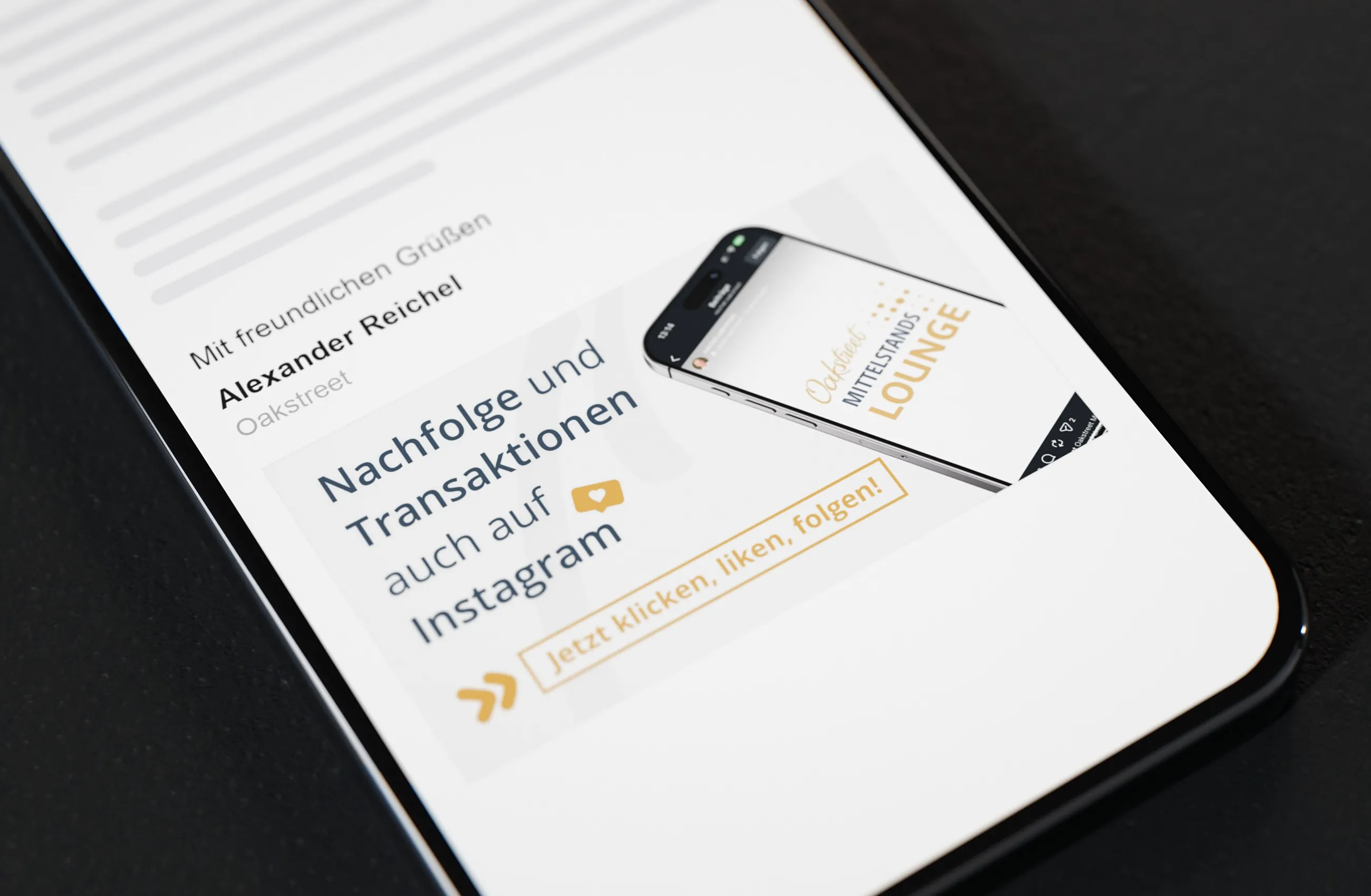Smartphone mit einer E-Mail von Oakstreet, unten das Signatur-Banner „Nachfolge und Transaktionen auch auf Instagram“